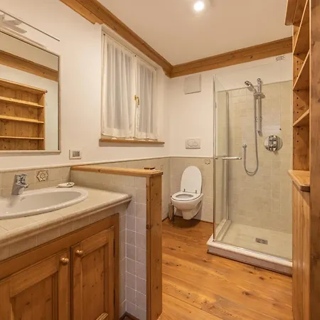 Apartment Casa Bucaneve 2, Confortevole A Due Passi Dal Centro Cortina d'Ampezzo