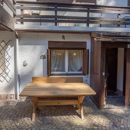 Apartment Casa Bucaneve 2, Confortevole A Due Passi Dal Centro Cortina d'Ampezzo